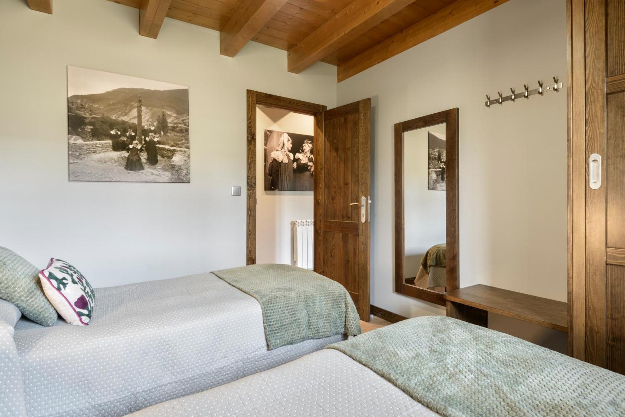 Casa Otal Apartment Jaca Exterior photo